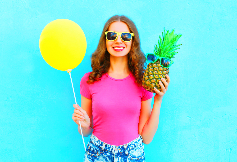 woman with sunglasses wearing summer clothes